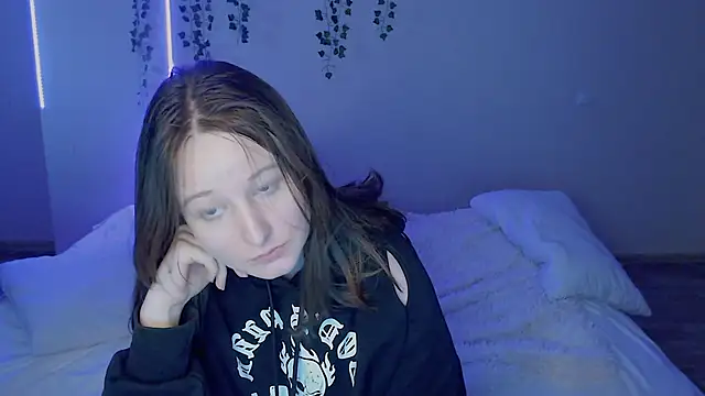 EmmaWise 221 online show from September 2025 12:16:02 PM