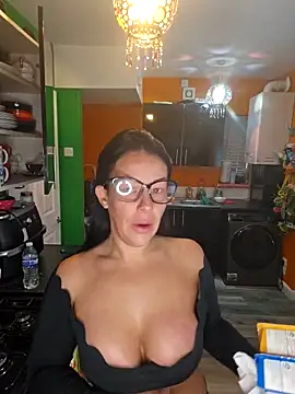Snapshot of Filthymaddymilfy25 chatting on May 2026 09:15:01 AM Filthymaddymilfy25 online show from May 2026 09:15:01 AM