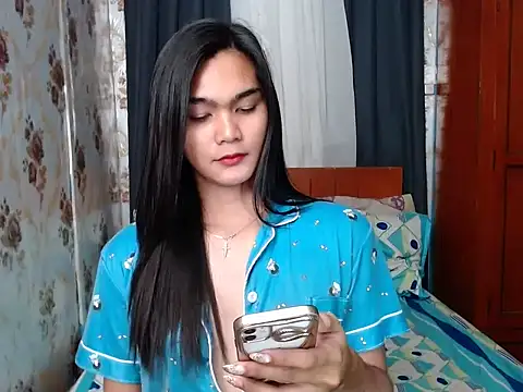 lady in moon online show from October 2025 12:58:01 PM