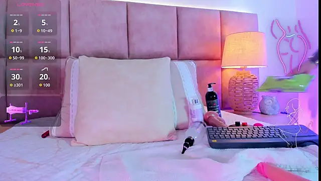 GabbieMonson online show from September 2025 04:32:02 PM