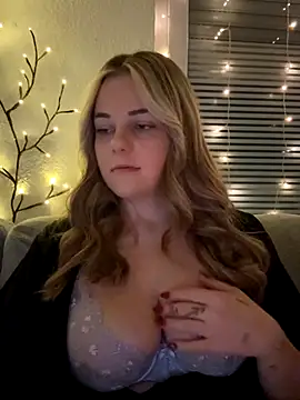 Snapshot of ItsLxsa chatting on November 2025 12:05:01 AM ItsLxsa online show from November 2025 12:05:01 AM