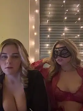 ItsLxsa online show from April 2026 08:20:01 PM