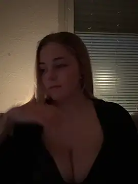 ItsLxsa online show from April 2026 07:07:02 PM