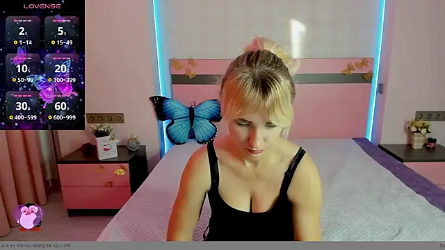 Snapshot of MeryMidnight chatting on September 2025 05:44:01 AM MeryMidnight online show from September 2025 05:44:01 AM