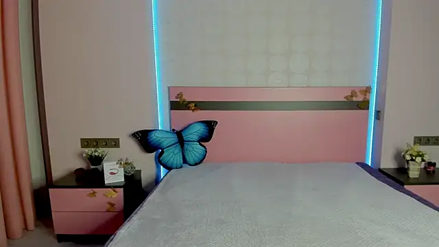 Snapshot of MeryMidnight chatting on September 2025 05:23:01 AM MeryMidnight online show from September 2025 05:23:01 AM