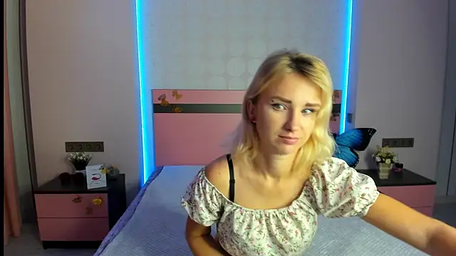 Snapshot of MeryMidnight chatting on September 2025 05:45:02 AM MeryMidnight online show from September 2025 05:45:02 AM