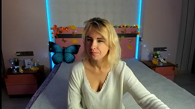 Snapshot of MeryMidnight chatting on October 2025 06:09:01 AM MeryMidnight online show from October 2025 06:09:01 AM