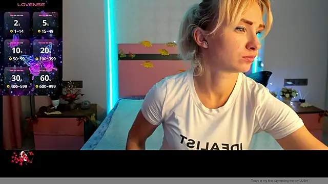 Snapshot of MeryMidnight chatting on October 2025 06:00:01 AM MeryMidnight online show from October 2025 06:00:01 AM