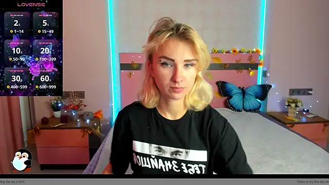 Snapshot of MeryMidnight chatting on October 2025 06:13:02 AM MeryMidnight online show from October 2025 06:13:02 AM