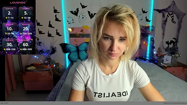 Snapshot of MeryMidnight chatting on October 2025 05:30:02 AM MeryMidnight online show from October 2025 05:30:02 AM