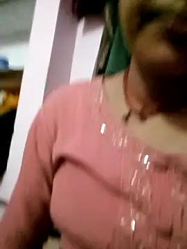 Hot-yuo84 online show from October 2025 05:43:02 PM