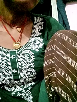 Hot-yuo84 online show from November 2025 06:08:01 PM