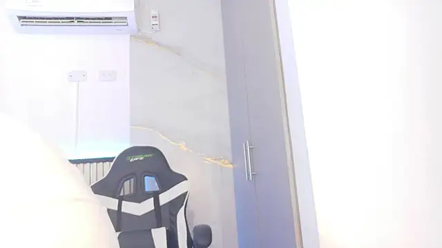 Sammy Lovee online show from September 2025 07:25:02 PM