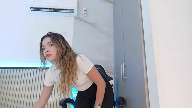 Sammy Lovee online show from October 2025 07:27:01 PM