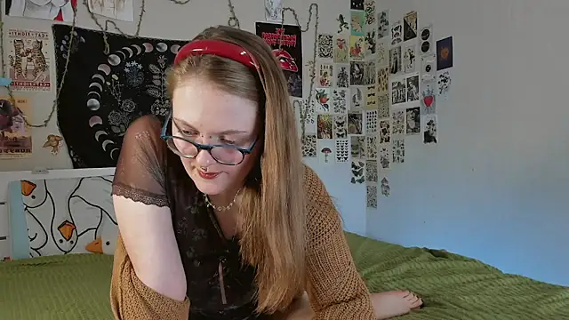 WonderConnie1 online show from September 2025 06:02:01 PM