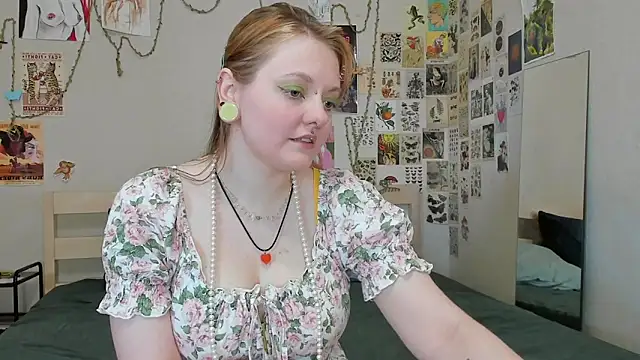Snapshot of WonderConnie1 chatting on June 2026 09:32:02 AM WonderConnie1 online show from June 2026 09:32:02 AM