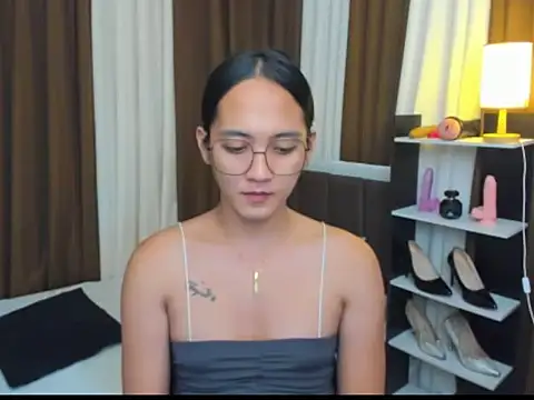 URHottestAngel online show from October 2025 05:31:01 PM