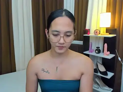 URHottestAngel online show from October 2025 01:17:01 PM