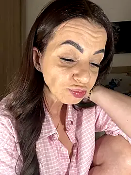 Roxanne Skye online show from September 2025 04:43:02 PM