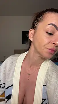 Roxanne Skye online show from October 2025 05:58:02 PM