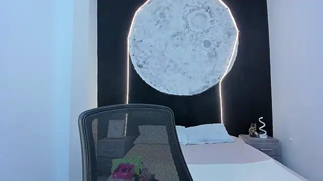 ScarletMoon1  online show from October 2025 08:33:01 PM