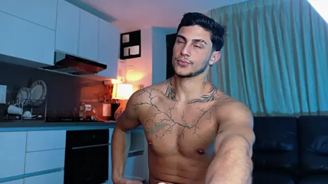 Snapshot of LeoCavalli_ chatting on October 2025 04:38:02 PM LeoCavalli  online show from October 2025 04:38:02 PM