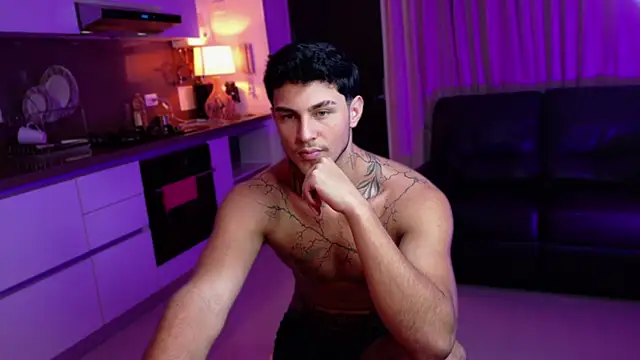 Snapshot of LeoCavalli_ chatting on October 2025 04:38:02 PM LeoCavalli  online show from October 2025 04:38:02 PM