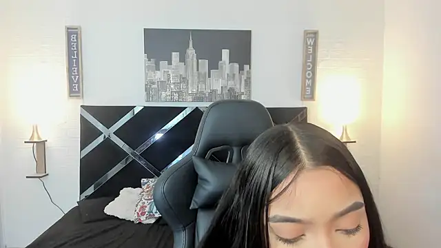 iamCharlotte19 online show from November 2025 07:48:02 PM