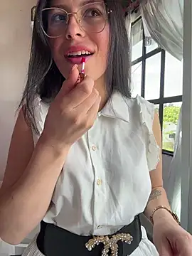 Mia salinass online show from February 2026 06:03:01 PM