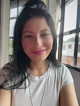 Mia salinass online show from May 2026 07:00:01 PM