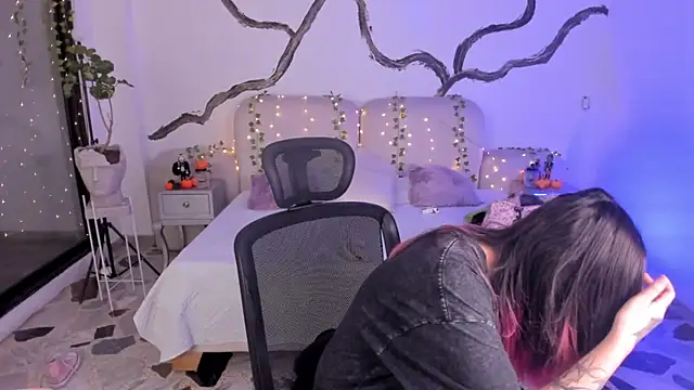 SarahCastro1  online show from October 2025 04:59:01 AM