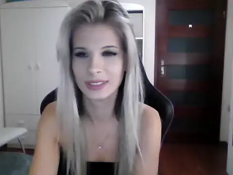 Snapshot of KristineGlow chatting on September 2025 08:23:01 PM KristineGlow online show from September 2025 08:23:01 PM