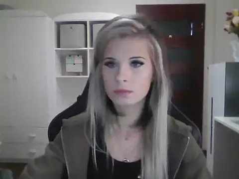 Snapshot of KristineGlow chatting on October 2025 06:10:02 AM KristineGlow online show from October 2025 06:10:02 AM