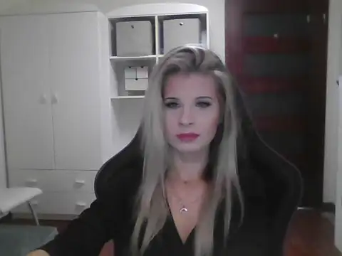 Snapshot of KristineGlow chatting on October 2025 07:16:01 AM KristineGlow online show from October 2025 07:16:01 AM