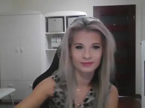 Snapshot of KristineGlow chatting on October 2025 06:11:01 AM KristineGlow online show from October 2025 06:11:01 AM