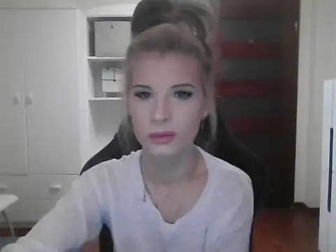 Snapshot of KristineGlow chatting on October 2025 06:12:02 AM KristineGlow online show from October 2025 06:12:02 AM