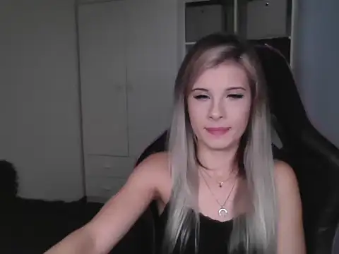 Snapshot of KristineGlow chatting on October 2025 06:14:01 AM KristineGlow online show from October 2025 06:14:01 AM