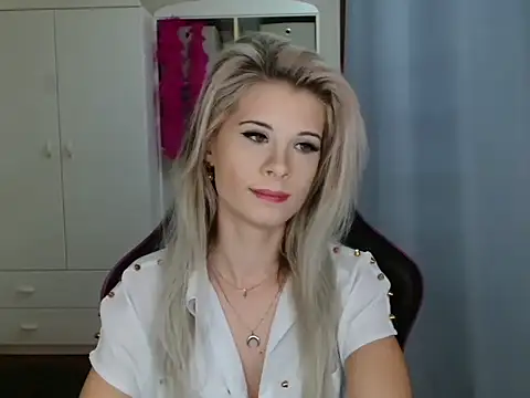 Snapshot of KristineGlow chatting on October 2025 08:51:02 AM KristineGlow online show from October 2025 08:51:02 AM