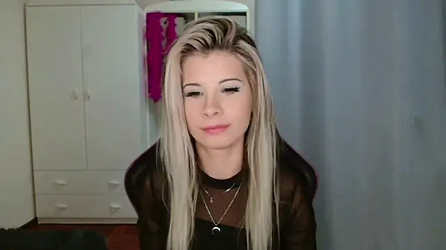 Snapshot of KristineGlow chatting on October 2025 07:14:02 PM KristineGlow online show from October 2025 07:14:02 PM