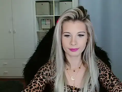 Snapshot of KristineGlow chatting on November 2025 03:13:02 PM KristineGlow online show from November 2025 03:13:02 PM