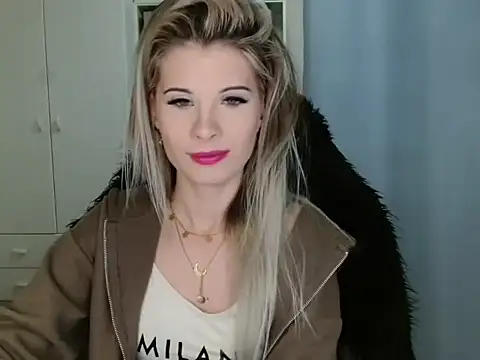 Snapshot of KristineGlow chatting on November 2025 07:08:02 AM KristineGlow online show from November 2025 07:08:02 AM