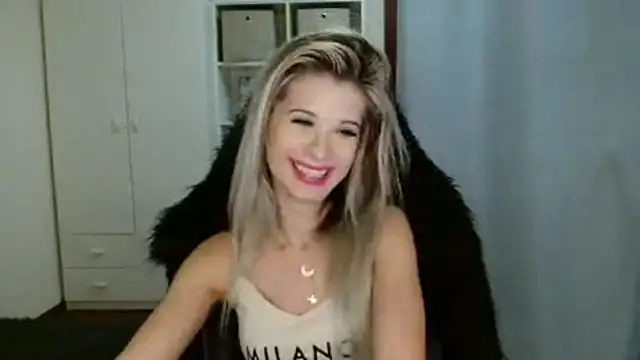 Snapshot of KristineGlow chatting on November 2025 07:14:02 PM KristineGlow online show from November 2025 07:14:02 PM