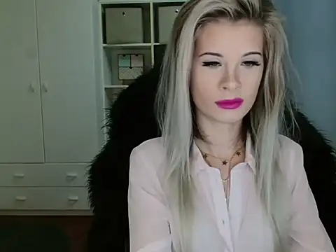 Snapshot of KristineGlow chatting on November 2025 07:30:02 AM KristineGlow online show from November 2025 07:30:02 AM