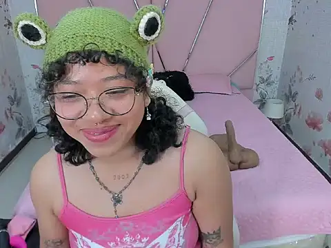 Snapshot of SafiroAgataaa chatting on September 2025 12:26:01 PM SafiroAgataaa online show from September 2025 12:26:01 PM