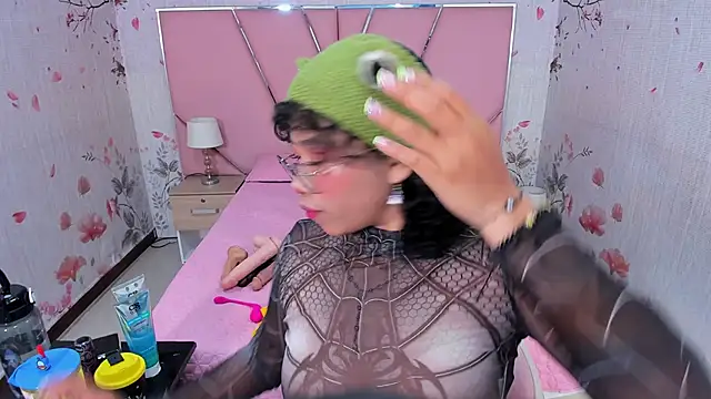 Snapshot of SafiroAgataaa chatting on September 2025 07:57:02 PM SafiroAgataaa online show from September 2025 07:57:02 PM