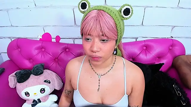 Snapshot of SafiroAgataaa chatting on October 2025 07:11:01 PM SafiroAgataaa online show from October 2025 07:11:01 PM