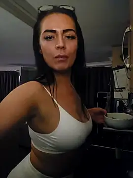 KissMeKylie online show from November 2025 11:05:02 PM