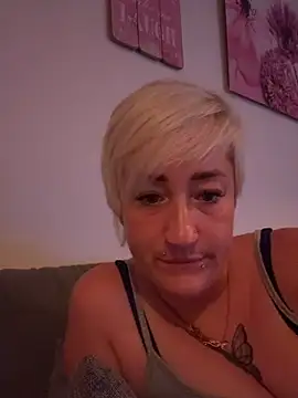 Snapshot of Rozendefotz chatting on June 2026 09:04:01 PM Rozendefotz online show from June 2026 09:04:01 PM