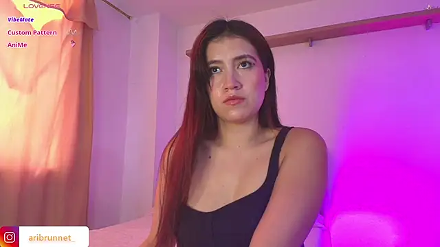 BrunnetAri  online show from October 2025 03:23:02 PM