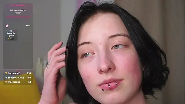 JuanaFriesz online show from April 2026 03:20:01 PM